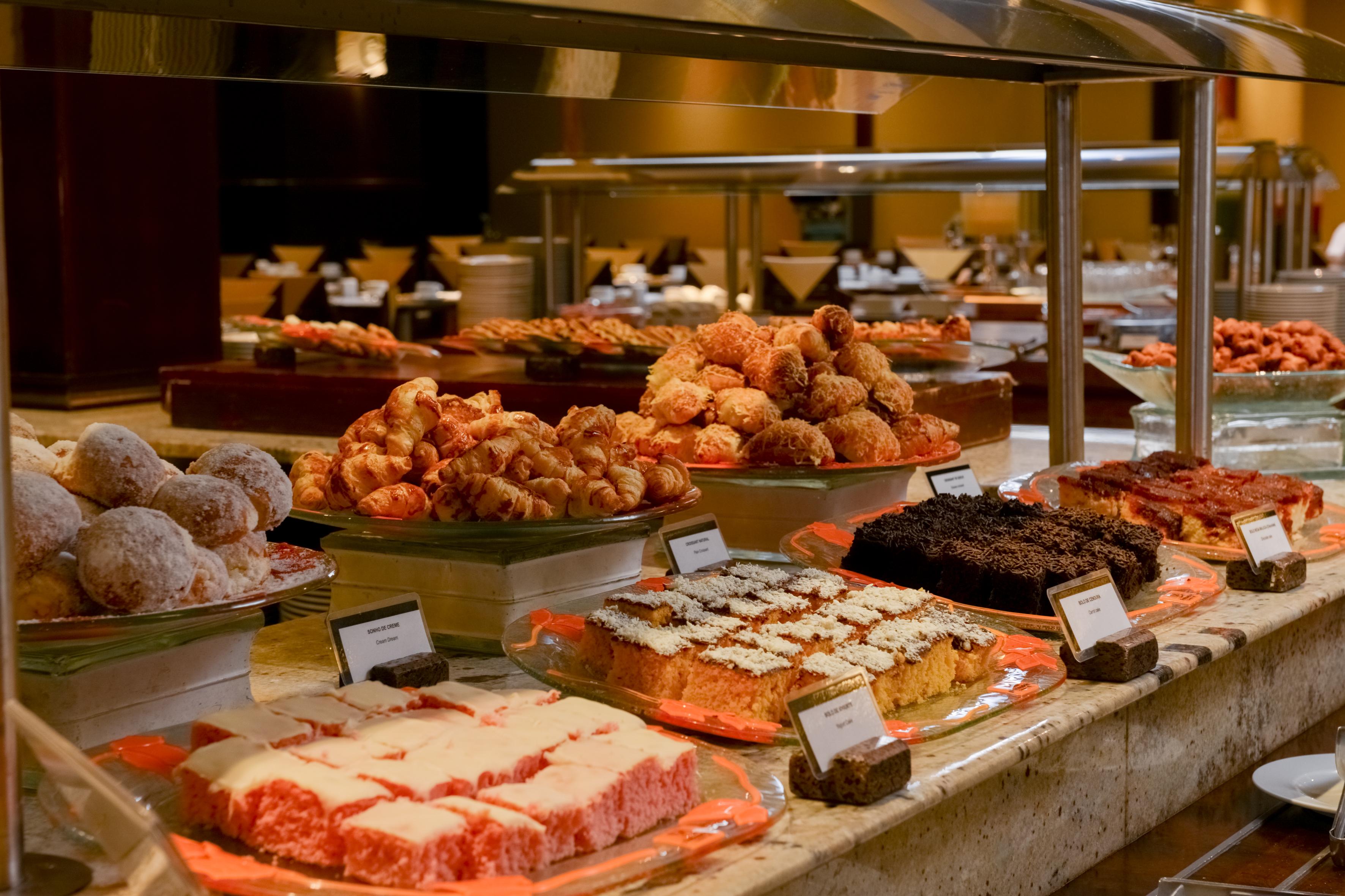 Wish Serrano Resort Gramado Exterior photo A dessert buffet
